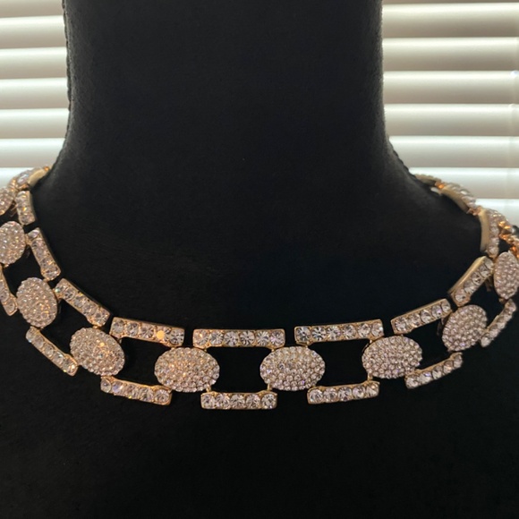 Rhinestone bulky necklace by Akkad - Picture 5 of 7